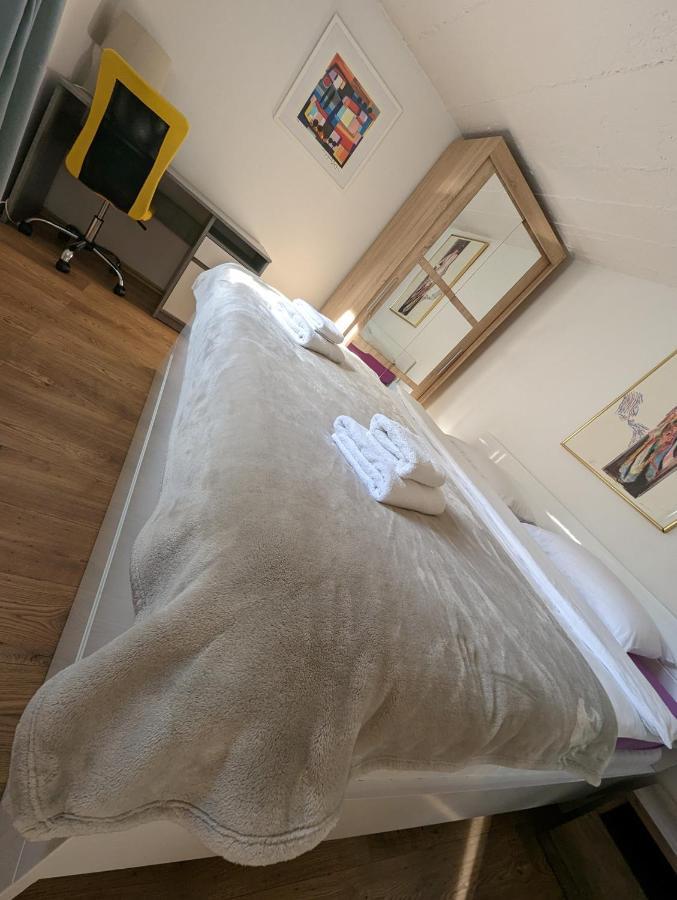 Twin-Magnolias Condo With Garden, Parking & Ev Station Zagreb Bagian luar foto